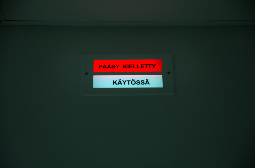 Sydänsalin edustalla teksti "pääsy kielletty - käytössä". Kuva: Miikka Kiminki/Sitra